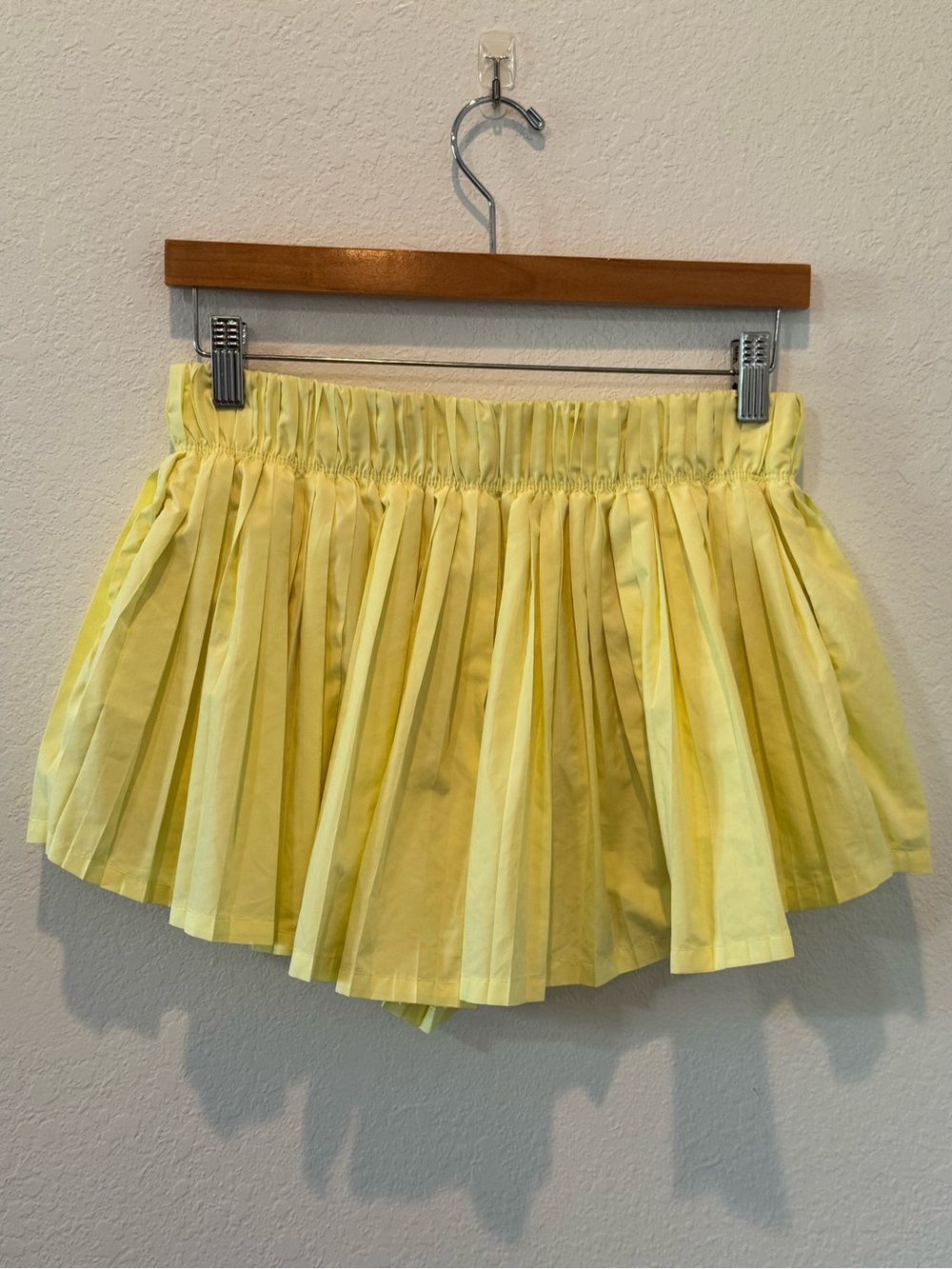 Free People FP Movement Pleated Yellow Women’s Shorts Skort Skirt - Picture 2 of 6